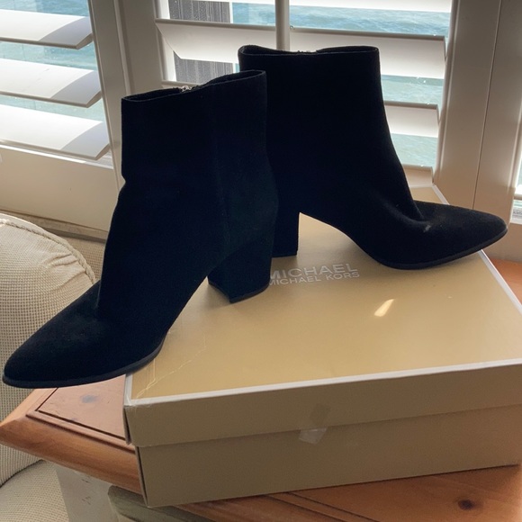 Michael Kors Dawson Mid Bootie Suede - Picture 4 of 9